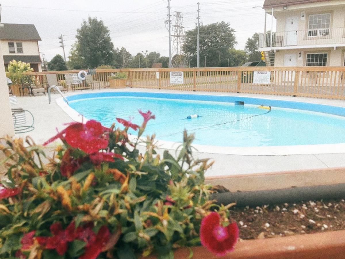 Falls By The Falls Hotel 3*