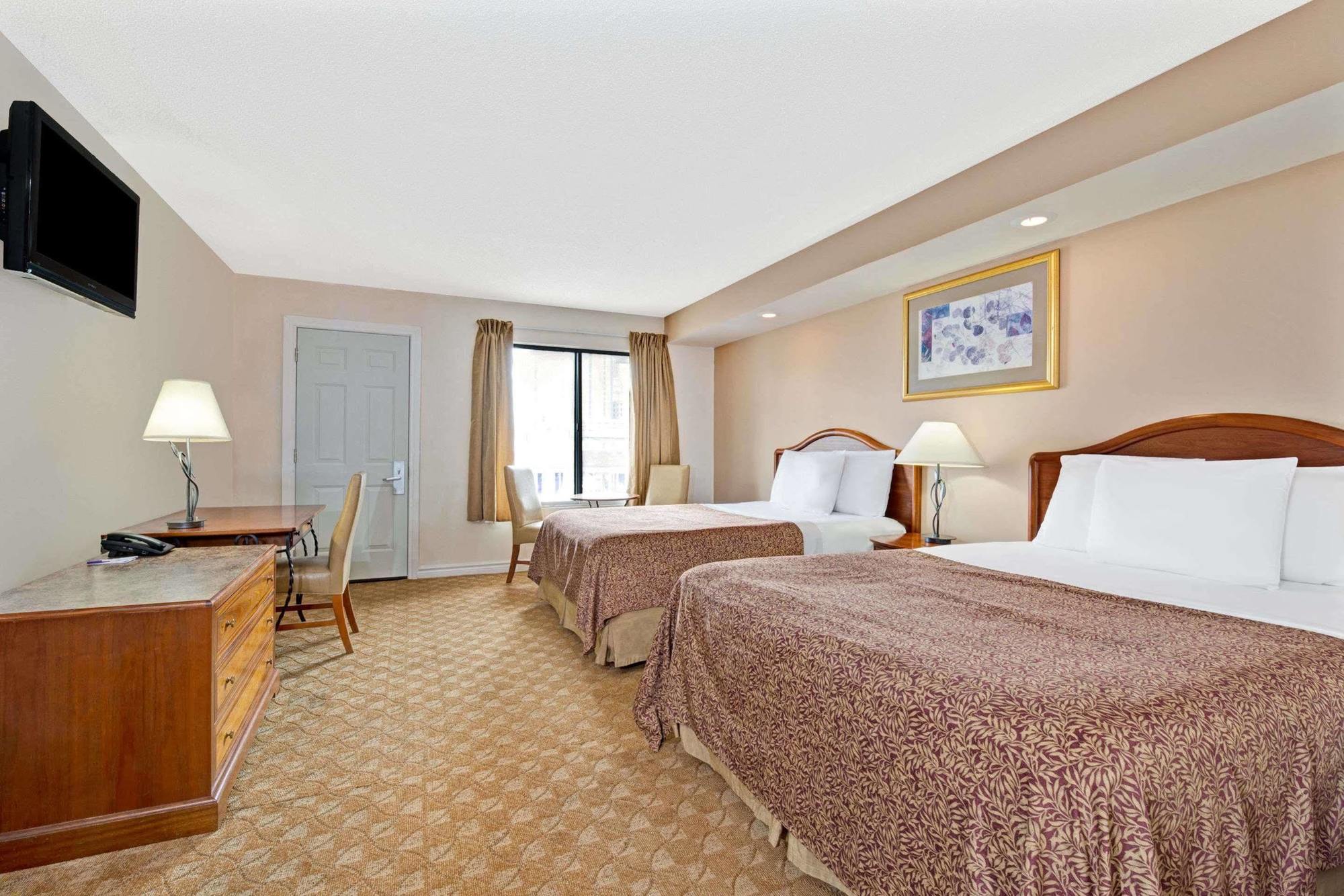 Falls By The Falls Hotel 3*